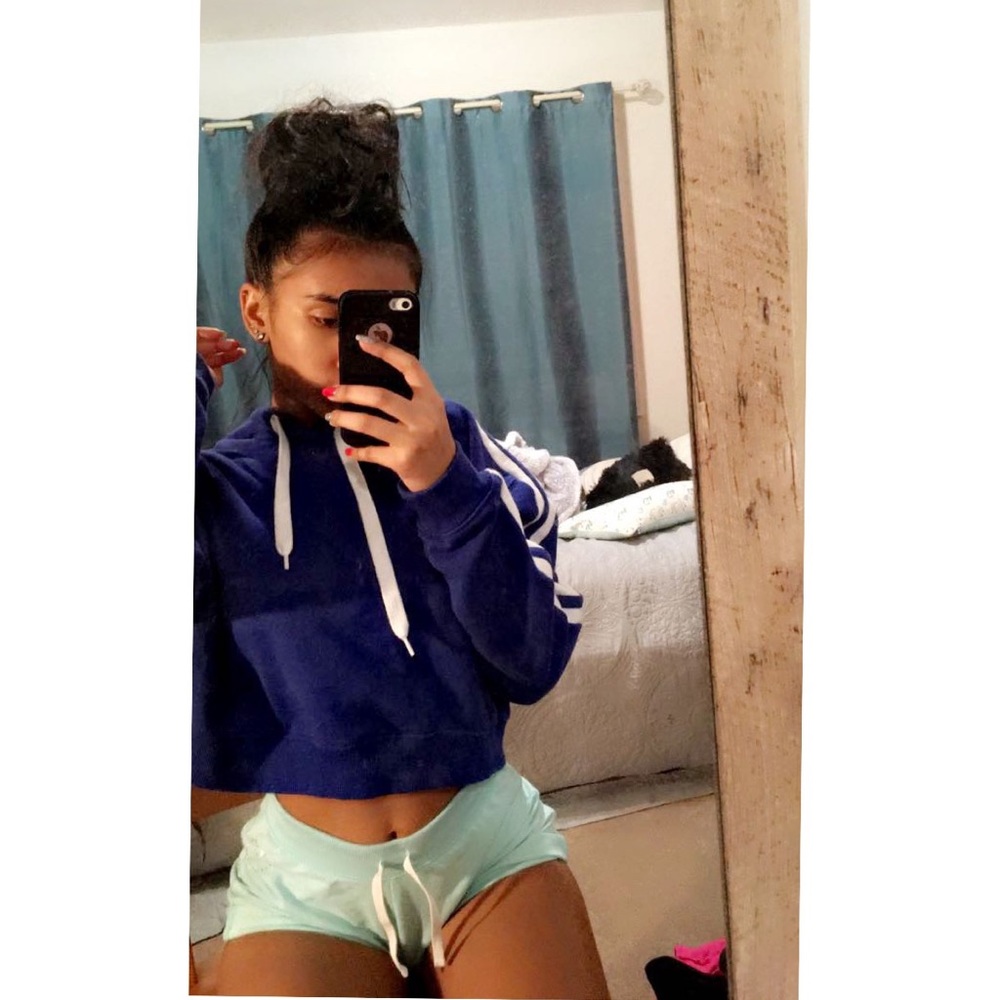 Cropped sweatshirt 🥶